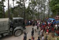 Разъяренные непальцы заблокировали движение колонны с гуманитарной помощью