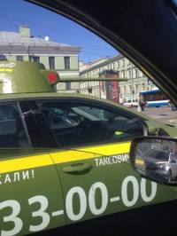 Маразм крепчает. В России к 9 мая на улицы выпустили «такси-танки»