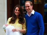 Принц Уильям и Кейт Миддлтон показали журналистам свою новорожденную дочь