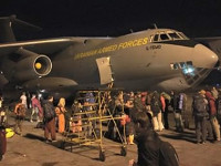 У самолета, эвакуирующего украинцев из Непала, пробило колесо. Но это не помешало ему вылететь в Баку