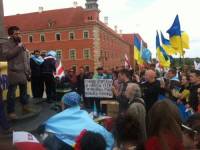 Украинцы, поляки и белорусы вышли на улицы Варшавы в память о трагедии крымских татар