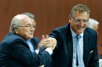 Коррупционный скандал в ФИФА набирает обороты. Под прицел попал генсек организации
