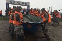 С затонувшего в Китае теплохода удалось спасти всего 15 человек