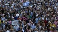 Тысячи греков вышли на улицы, желая оставаться в Европе