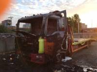 В Киеве сожгли эвакуатор, ликвидировавший МАФы