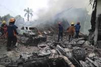 В Индонезии военно-транспортный самолет упал на гостиницу. Погибли 38 человек