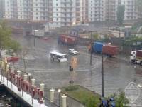 Непогода серьезно потрепала Одесские улицы и автолюбителей
