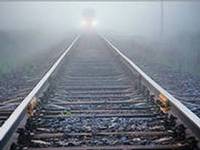 Под Славянском поезд переехал троих человек