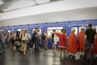 В киевском метро появились... средневековые витязи. Пассажиры были, мягко говоря, удивлены