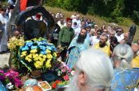 На Тернопольщине могилу воина АТО – верующего УПЦ окружили представители УПЦ КП