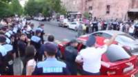 Акция неповиновения в Ереване перешла в активную фазу