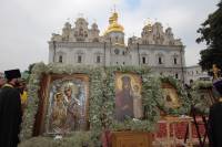 Более 100 тыс верующих поклонились в Киево-Печерской лавре чудотворным иконам Богородицы