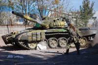 На Донбассе боевики решили посоревноваться в... танковом биатлоне