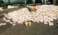 На Закарпатье в грузовике с досками обнаружена крупная партия сигарет