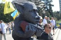 В Запорожье установили памятник «Русскому миру», с Путиным и снегирем