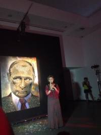 В Киеве выставили на всеобщее обозрение портрет Путина, выложенный из гильз