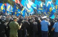 Агрессивные активисты пошли на штурм Рады