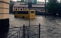 Во Львове потоп. Машины буквально плавают по улицам