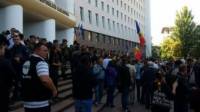 В Молдавии продолжаются митинги, протестующие чуть не взяли штурмом парламент