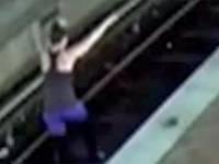 В США арестовали женщину, решившую позаниматься йогой... на рельсах метрополитена