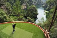 В Китае чиновникам запретили измены, гольф и чревоугодия
