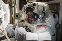 Астронавты NASA совершают «космическую прогулку» на МКС. Прямая трансляция