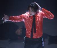 Майкл Джексон и спустя 6 лет после смерти продолжает зарабатывать сотни миллионов долларов