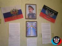 В горловских школах повывешивали портреты Захарченко