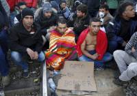 В Греции мигранты заблокировали железнодорожный путь