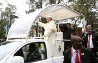 В Кении десятки тысяч людей пришли на мессу Папы Римского