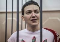 Савченко прямо в суде поздравила с днем рождения коллегу по несчастью