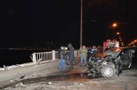 В Днепропетровске автомобиль упал с моста в реку. Погибли два человека