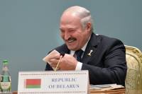 Лукашенко призывает благодарить Бога за обильный снегопад, обрушившийся на страну