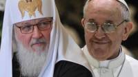 Патриарх Московский и всея Руси Кирилл и папа Римский Франциск встретились в аэропорту