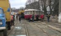 В Киеве трамвай врезался в дерево