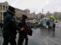 На Майдане активисты задержали журналиста