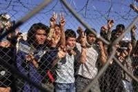 Мигранты прорвали заграждение на границе Греции и Македонии