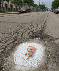В Чикаго решили, что выбоины на дорогах можно превратить в произведение искусства