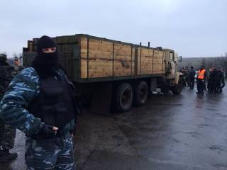 В Изварино прибыли российские фуры с боеприпасами /разведка/