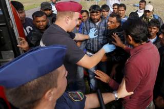 Венгрия из-за беженцев объявила кризисную ситуацию на всей территории