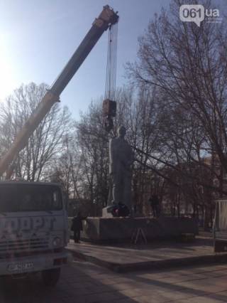 В Запорожье решили снести памятник Дзержинскому