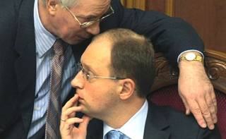 Азаров предложил Яценюку пари