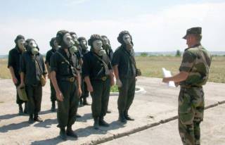 Российский полковник на Донбассе заставляет боевиков петь гимн РФ в противогазах