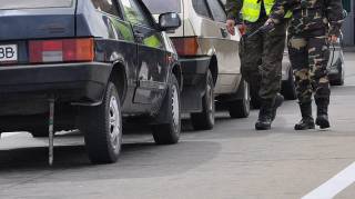 На западных границах Украины в очередях стоят более 700 автомобилей