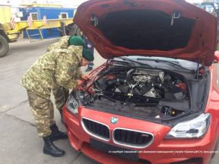 В Одесском порту нашли контейнер с угнанными элитными авто