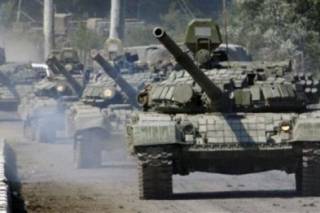 В Стаханов верхом на танках заехали российские военные