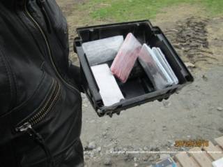 В ДНР пытались провезти 73 смартфона в топливном баке