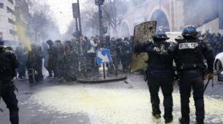 В Париже произошли столкновения между демонстрантами и полицией