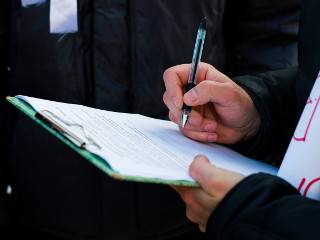 Три четверти украинцев считают, что дела в стране идут не в том направлении. Интересно, что думают остальные