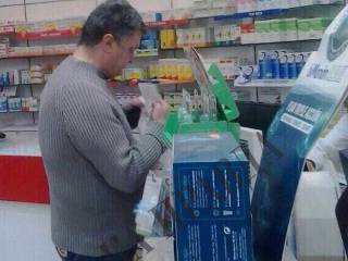 Порошенко случайно застукали в испанской аптеке без охраны